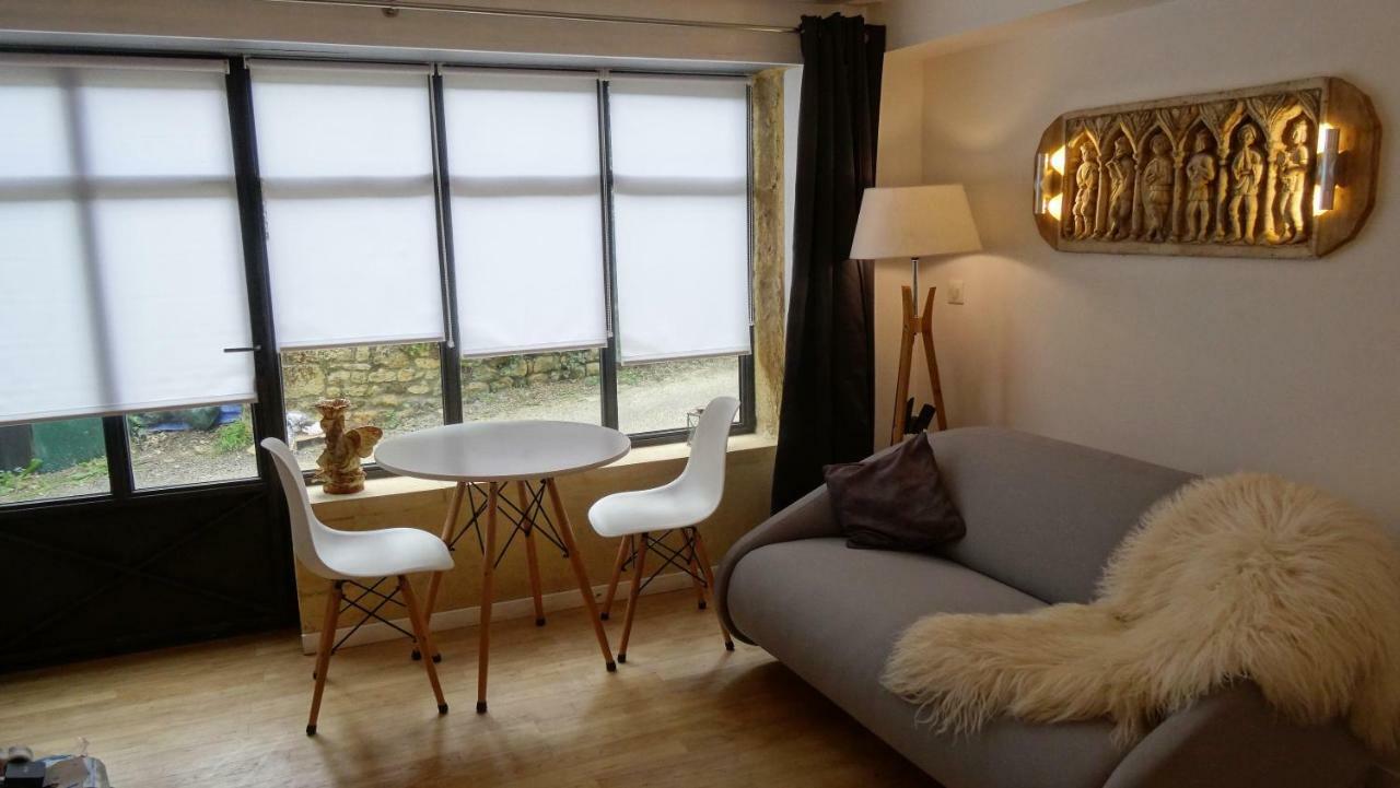 קסטלנו-לה-שאפל Chambre Du Sabotier - Studio Troglodytique - A 100 M Baignade En Riviere - Location De Canoe - Circuits Cyclo - Aire De Pique-Nique - 3 Restaurants מראה חיצוני תמונה